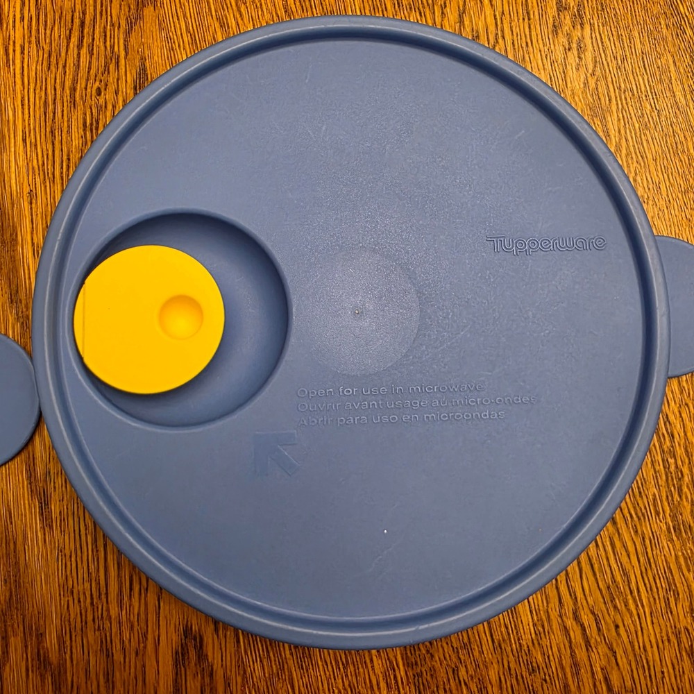 Tupperware Rock N Serve Blue‎ Yellow Microwave Vented Lids Round 7 Inch 5240A